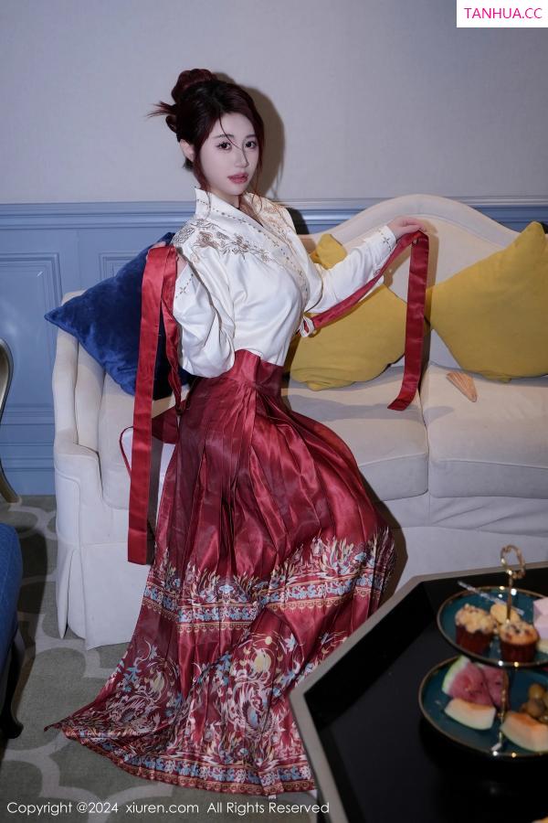 美七Mia  [XiuRen]高清写真图 2024.01.19 No.7985 美七Mia 古装美腿第20张图片